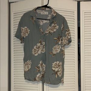 Hollister Men's Short Sleeve Floral Button-Up - Sage Green & Cream